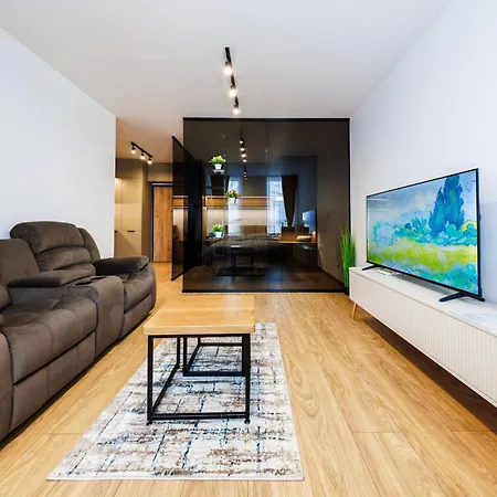 Hyaton Residence- Centre, Parking Apartment *