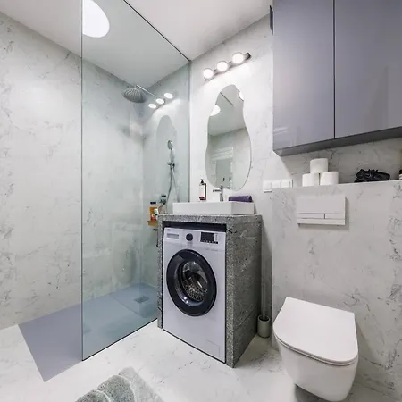 Апартаменти Hyaton Residence- Centre, Free Parking By Staynest